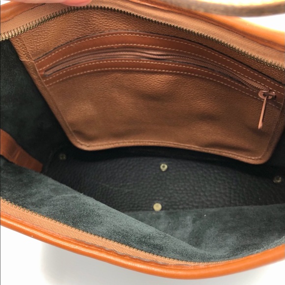 Dooney & Bourke AWL bag. Excellent condition. - Picture 10 of 10